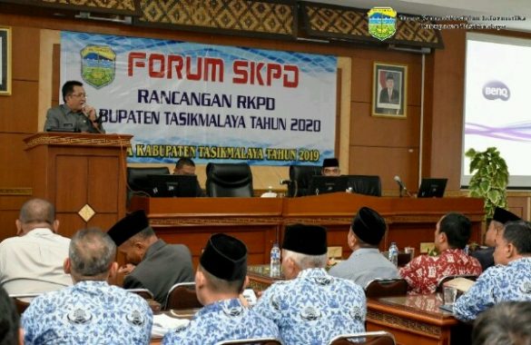 Bupati Tasikmalaya H.Ade sugianto Saat berbicara di Forum SKPD Kabupaten Tasikmalaya. Foto : Tasikmalayakab.go.id